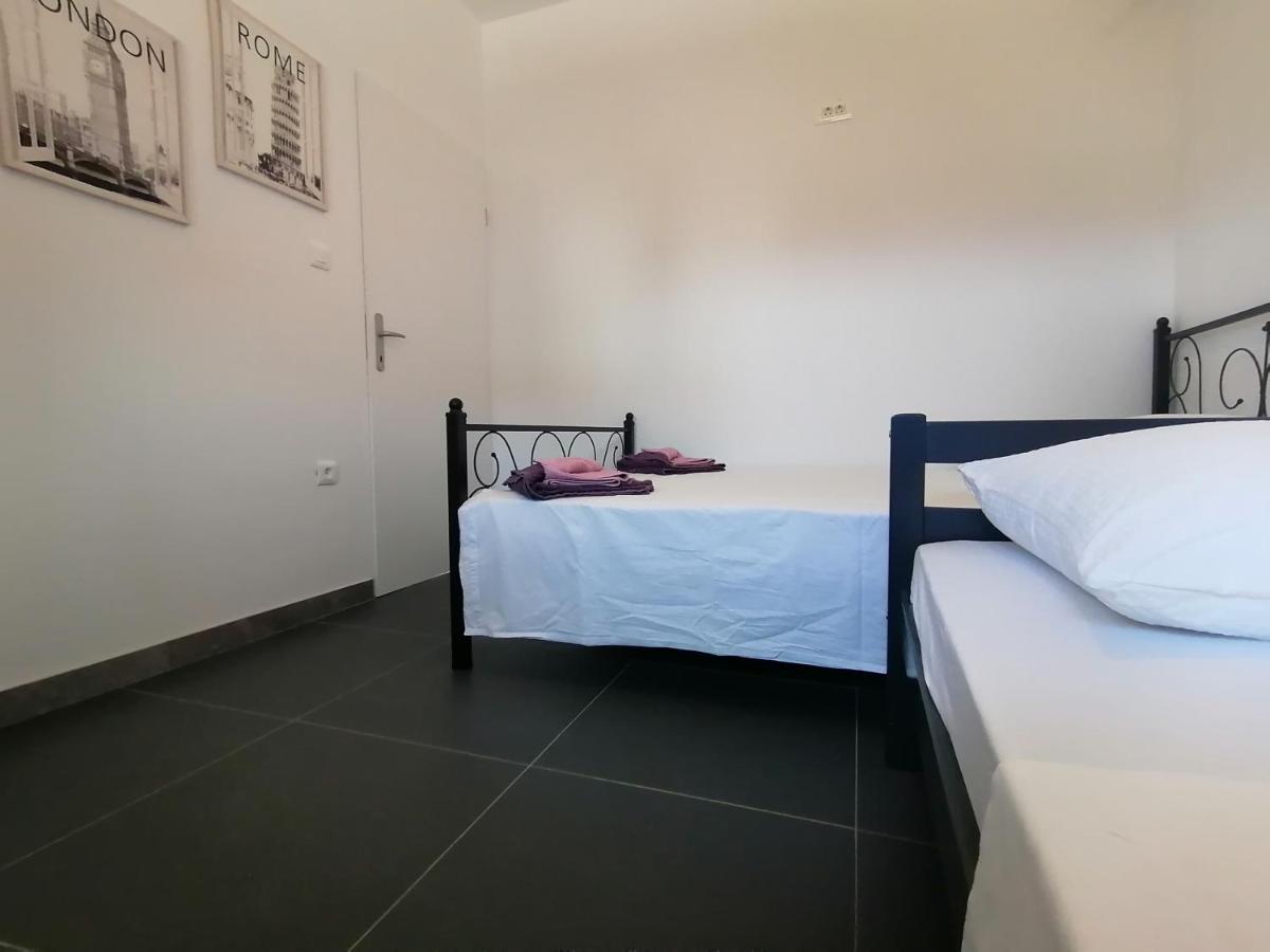 Villa Marta 3 Bedrooms, 2 Baths And Pool Kaštel Štafilić Exteriör bild