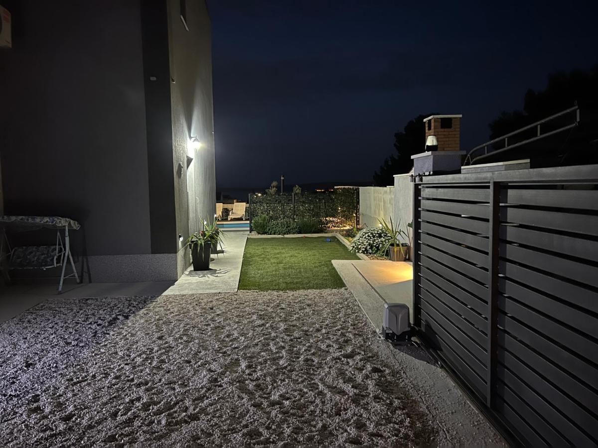 Villa Marta 3 Bedrooms, 2 Baths And Pool Kaštel Štafilić Exteriör bild