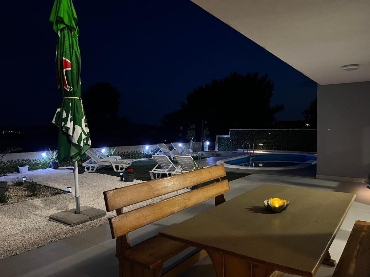 Villa Marta 3 Bedrooms, 2 Baths And Pool Kaštel Štafilić Exteriör bild